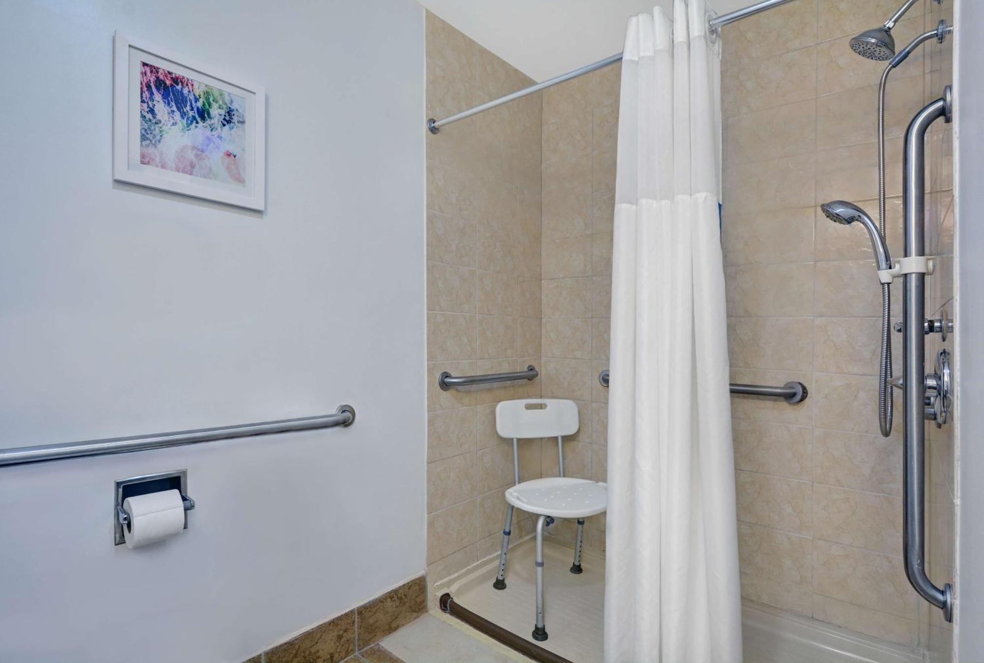 Hampton Inn By Hilton Panama City Beach Upper Grand Lagoon Екстер'єр фото