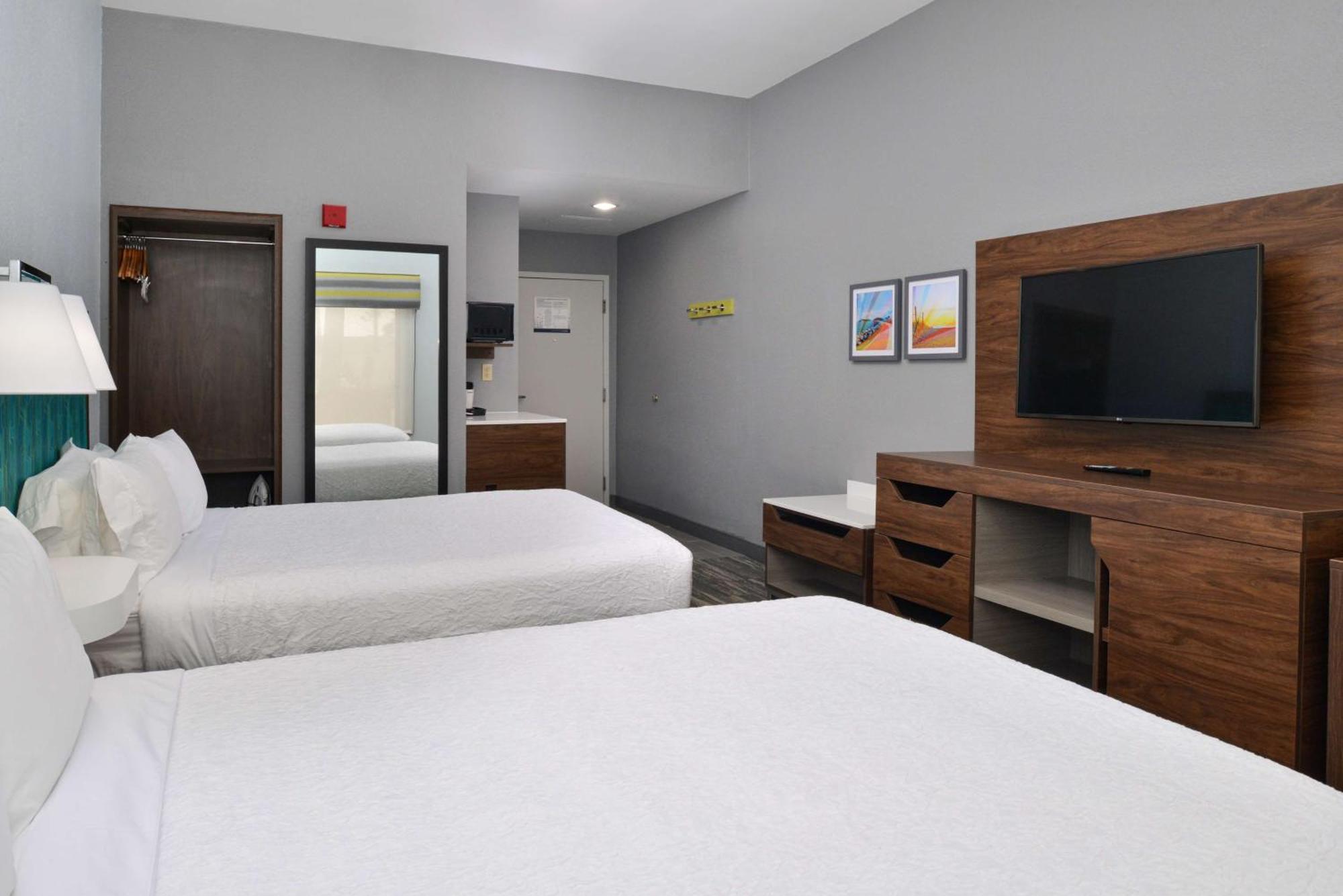 Hampton Inn By Hilton Panama City Beach Upper Grand Lagoon Екстер'єр фото
